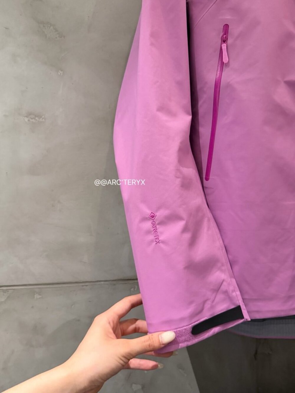 Arcteryx Beta Series Beta LT JacketHooded Hardshell Jacket, Size M - Picture 6 of 6